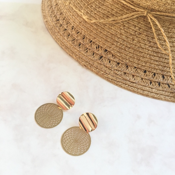 Geometric Circle Laser Cut Earrings - Picture 6 of 8